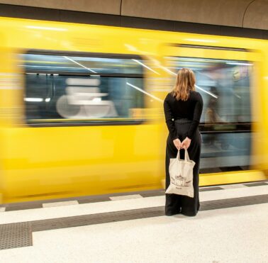 Vrouw trein metro