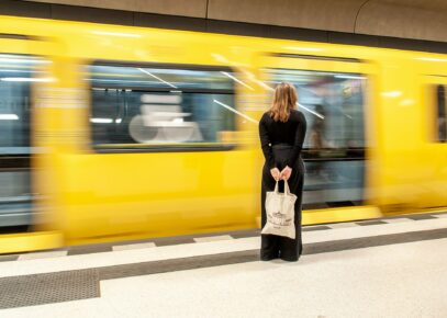 Vrouw trein metro