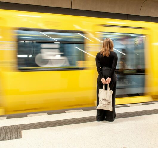 Vrouw trein metro